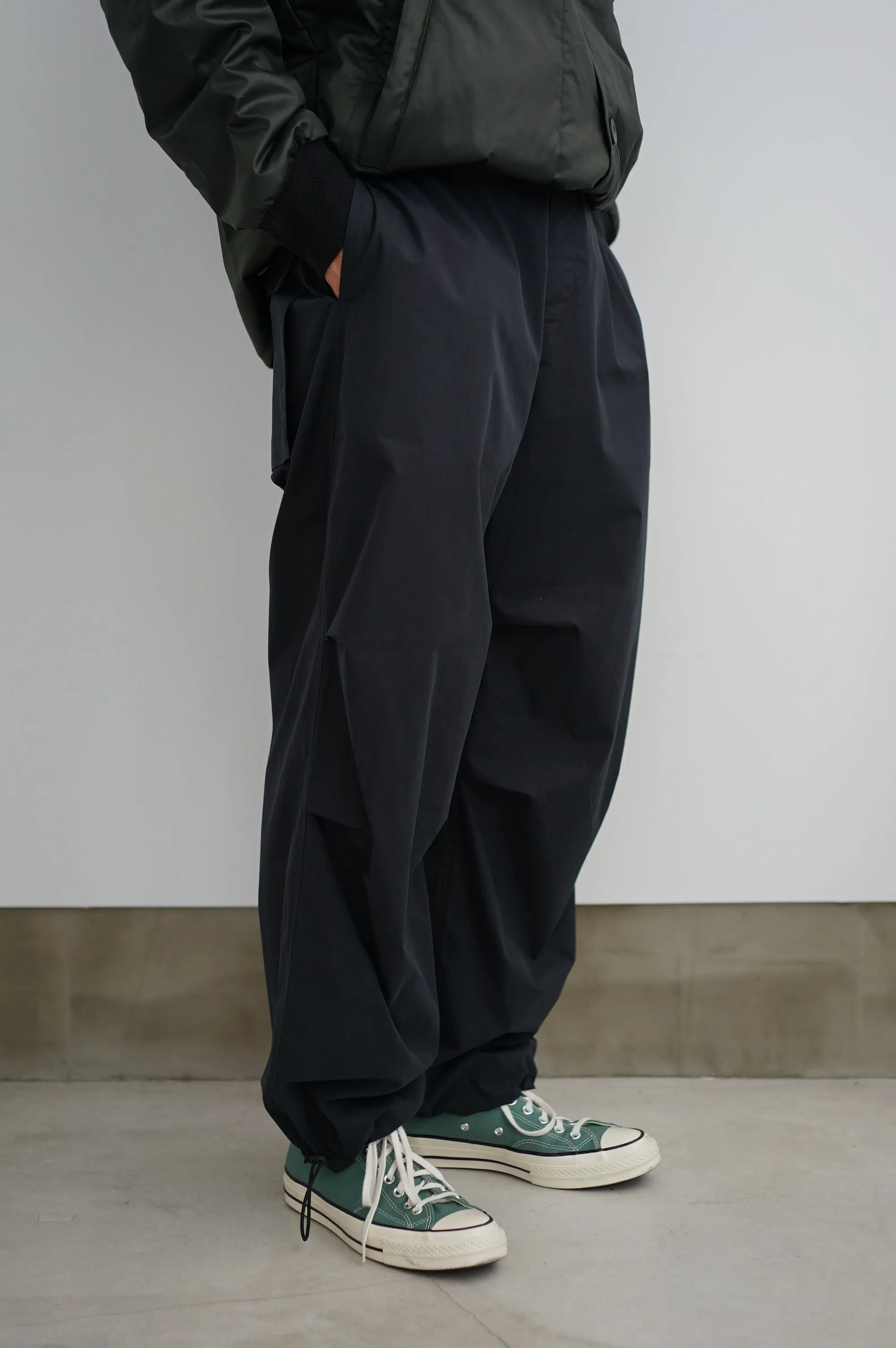 STUDIO NICHOLSON / EASY TAPERED PANTS (POWDER COTTON)